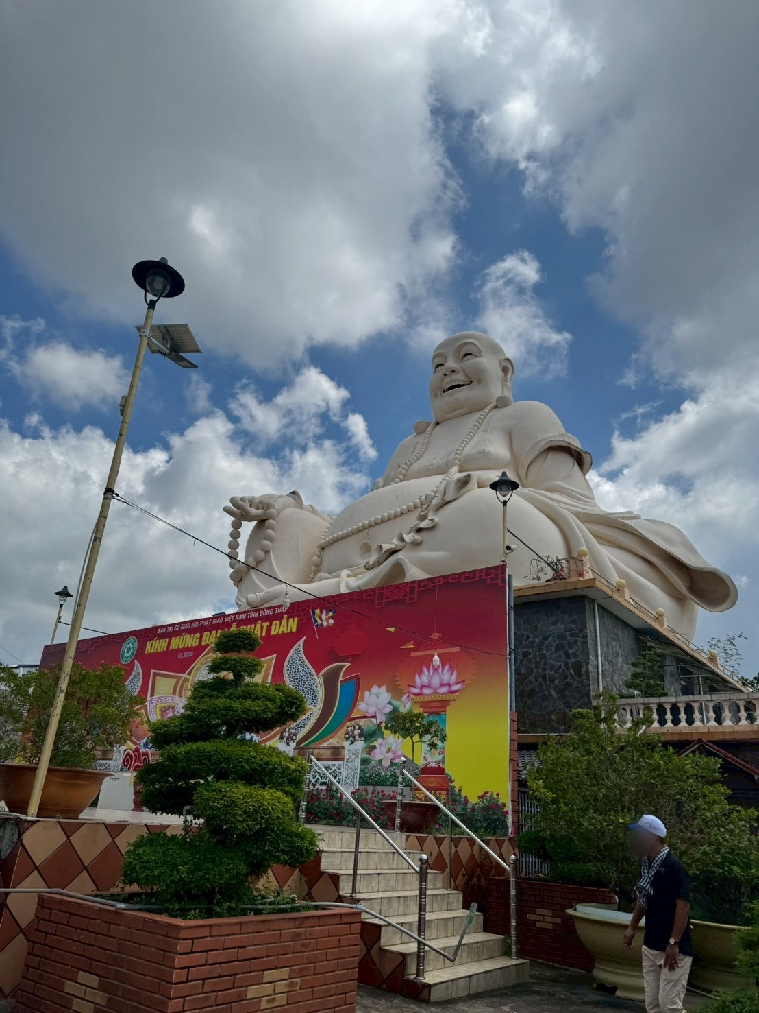 ヴィンチャン寺の巨大な弥勒仏（笑う大仏）