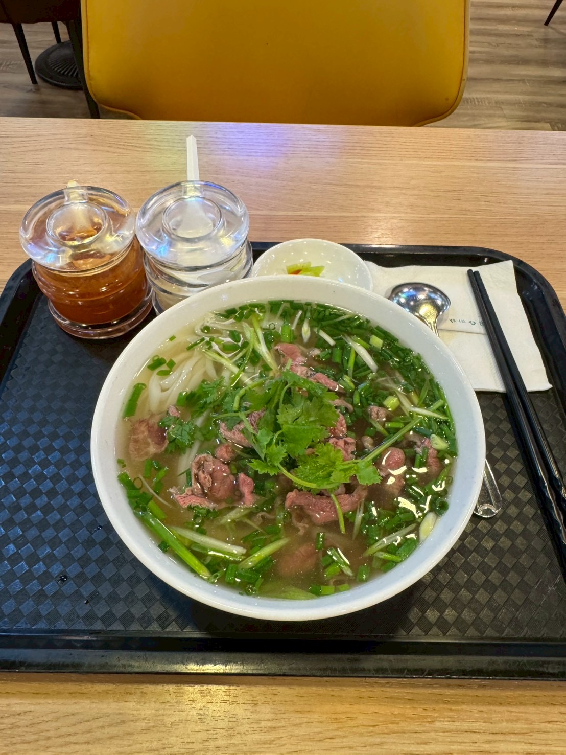 ホーチミンのローカル食堂で食べた牛肉フォー